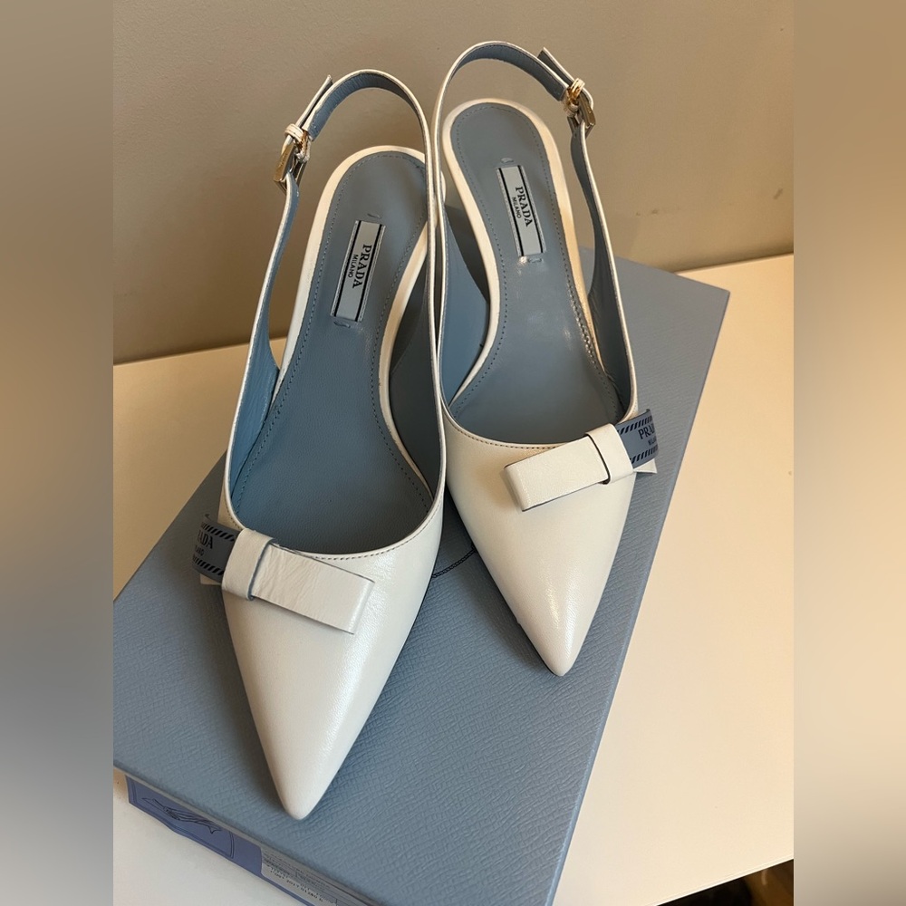 Prada White Leather slingback bow pumps size 37